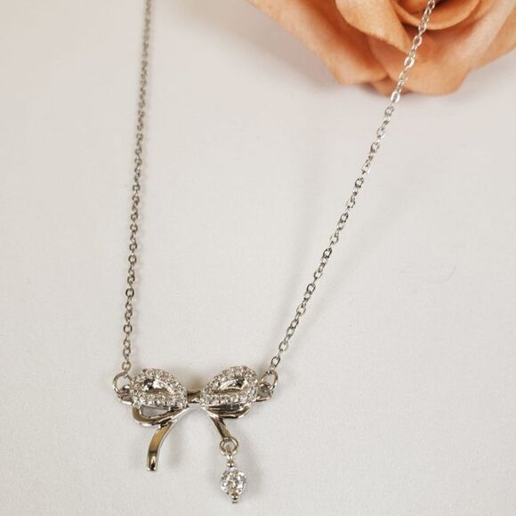 Brand New Rhinestone Diamond Style Ribbon Necklace - Picture 3 of 6